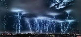 Burza nad Warszawą – piękne i straszne zdjęcie – Crazy Nauka